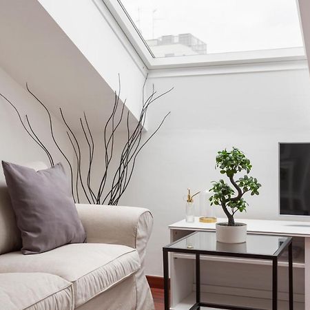 2 Bedroom 2 Bathroom Apt - Duomo 2 มิลาน ภายนอก รูปภาพ
