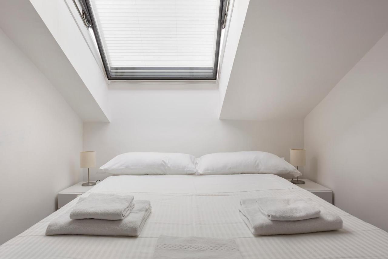 2 Bedroom 2 Bathroom Apt - Duomo 2 มิลาน ภายนอก รูปภาพ